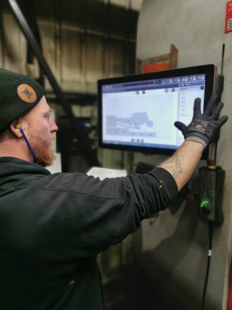 Programming Eric the monument -
 ready to cut the metal on the fiber laser 