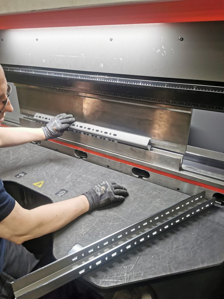 80 tonne press brake for forming smaller parts such as brackets