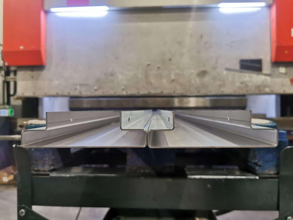 250 tonne press brake for manipulating thicker components
