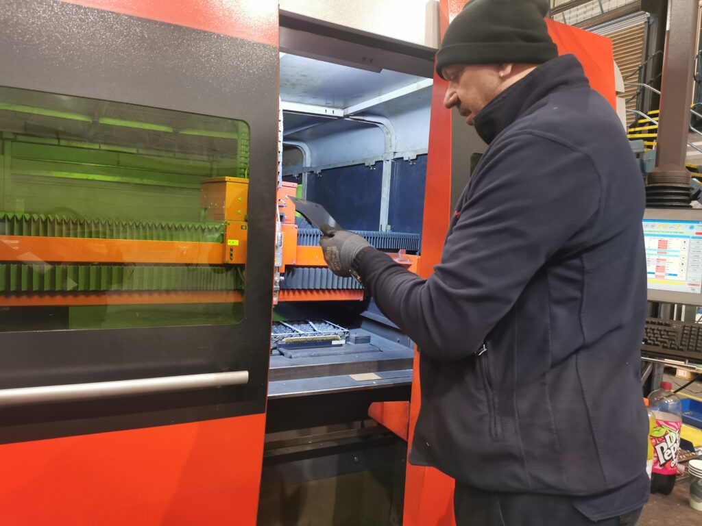 An image showing visual checks on parts