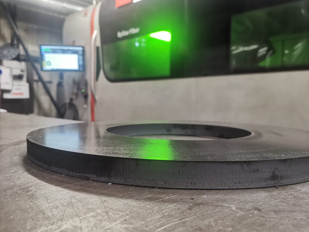 An image showing the edge of some 20mm mild steel sheet after its been laser cut using a fiber laser